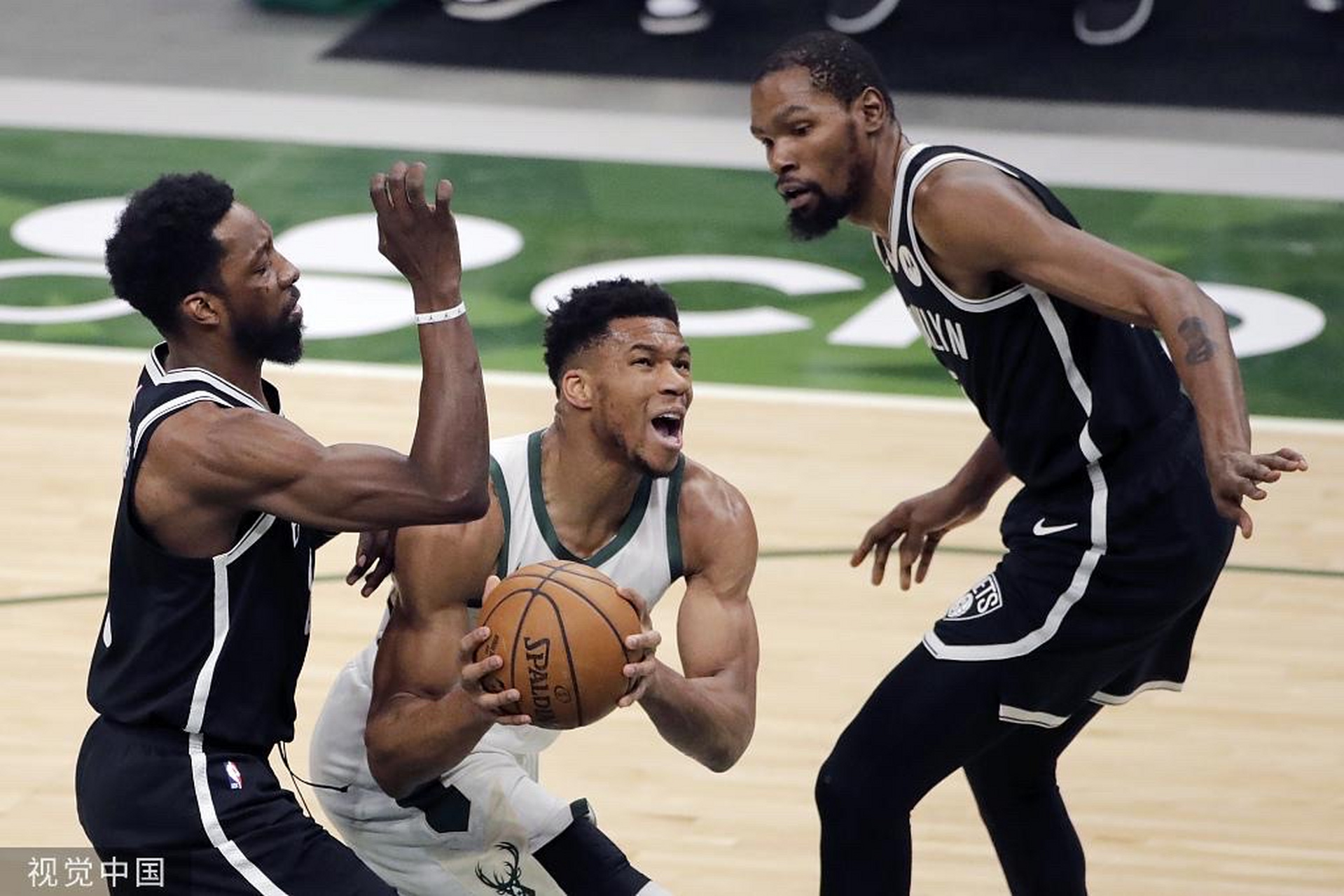 密尔沃基雄鹿国际比赛日完成体检；志在NBA总决赛名次提升；更衣室稳定；阵容厚度经受考验的简单介绍