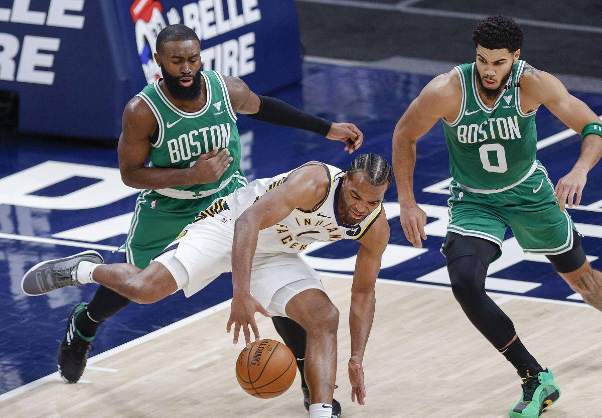 包含NBA总决赛赛程吃紧，波士顿凯尔特人冲刺阶段防线松动，气氛紧张，训练强度明显提升的词条