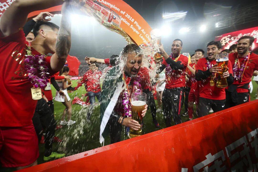 jiuyou-包含上海海港迎英超关键赛，集结日队长鼓劲，震撼外界，球队文化再被提及的词条